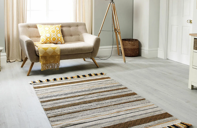 Non-staining rugs for vinyl floors: best choice for modern homes